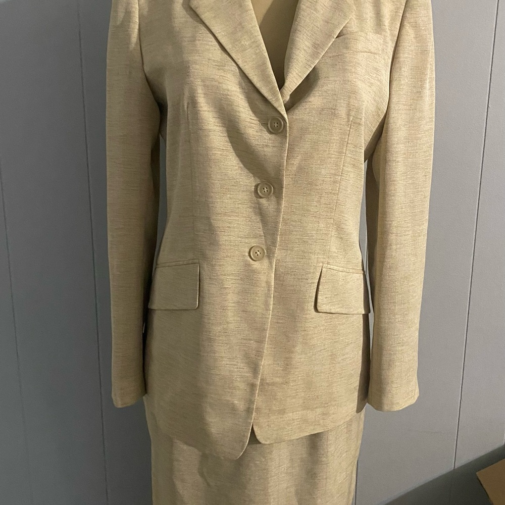 Classic Women's Tailored Blazer in Light Beige